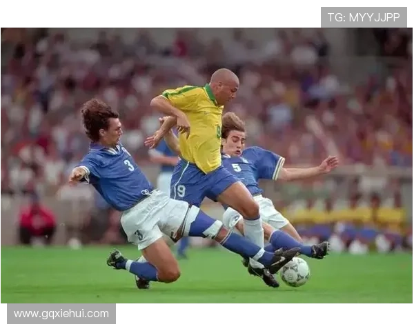 全球最具魅力的足球明星盘点与他们的精彩瞬间回顾